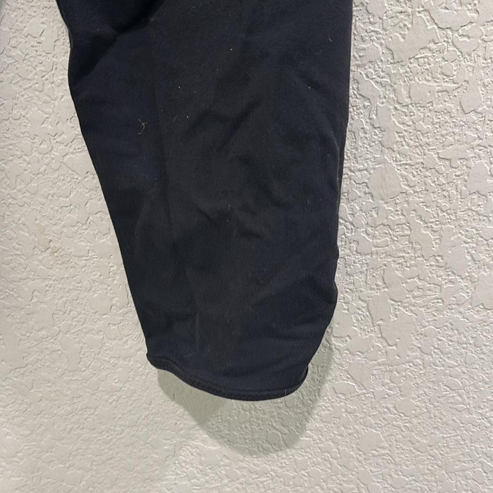 Lululemon 3/4 short size 6 - Picture 3 of 11